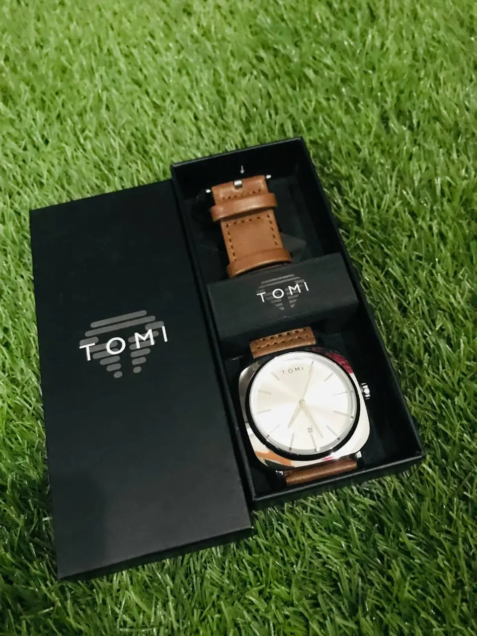 TOMI LEATHER STRAP WATCH WITH PREMIUM BOX
