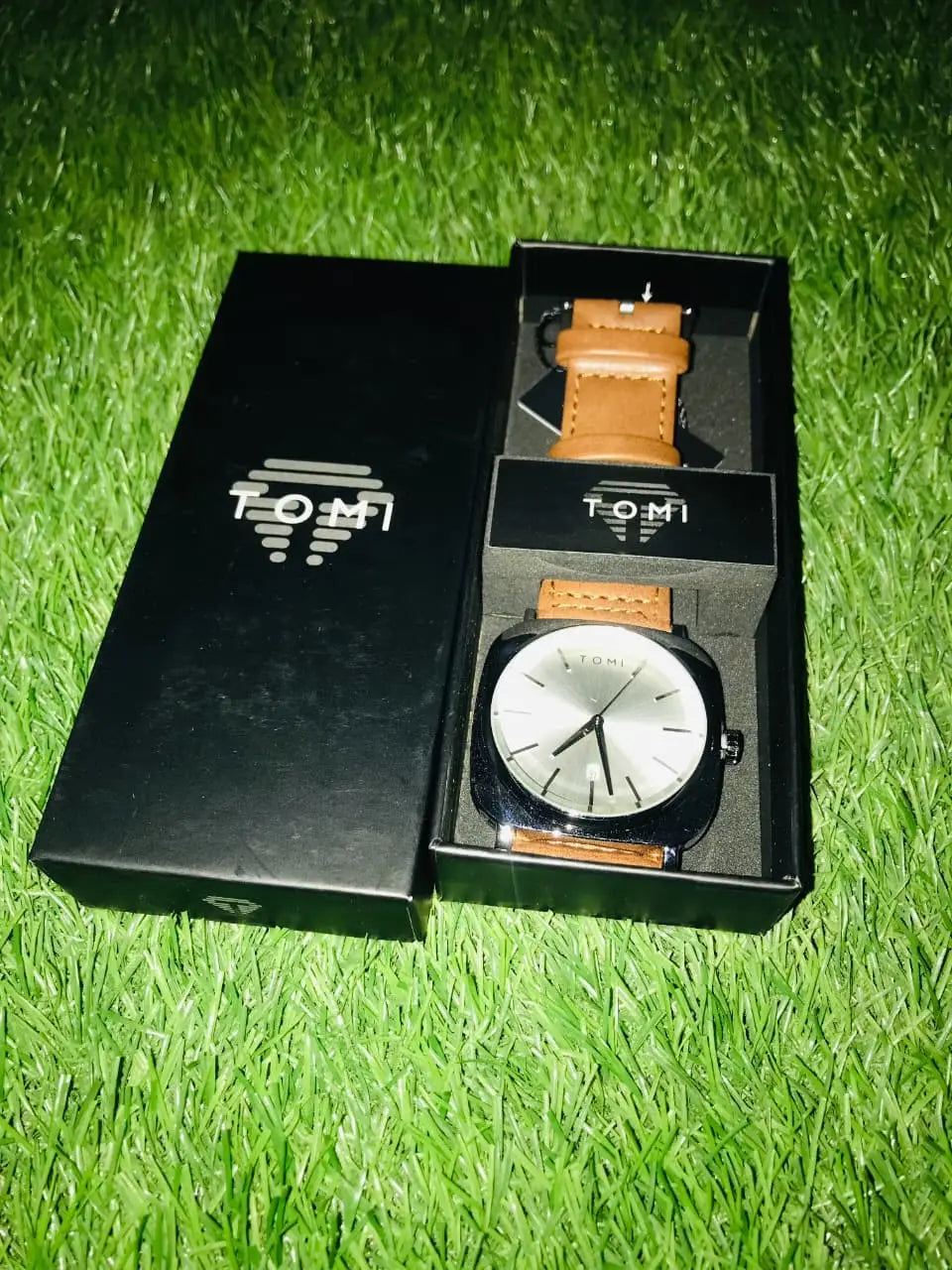TOMI LEATHER STRAP WATCH WITH PREMIUM BOX