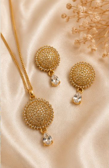 Elegant Golden White Jewelry Set – Necklace, Earrings & Bracelet