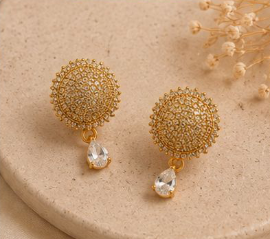 Elegant Golden White Jewelry Set – Necklace, Earrings & Bracelet